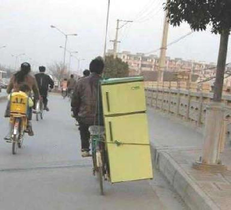 con el frigo a cuestas.jpg